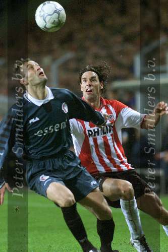 Eindhoven 31 maart 2001
PSV- fc Twente 2-1
Ruud v Nistelrooy in duel met Grujic