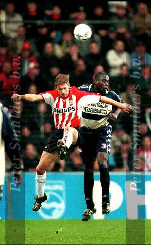 PSV-FEYENOORD
14 November 2001
Theo Lucius in duel met