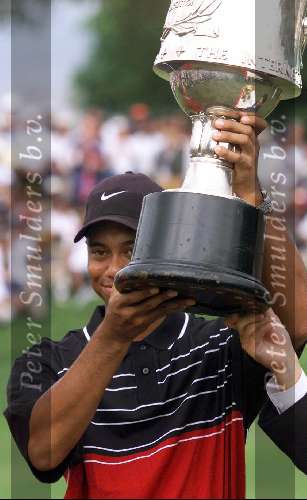 Kuala Lumpur Maleisie 21 November 1999
World Cup Golf 1999
Tiger Woods tijdens de finaledag
Op de The Mines Resort City Golfclub
Tiger eindigde persoonlijk als eerste met -21