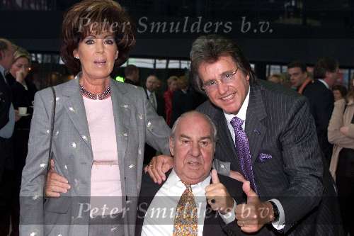 Rotterdam 23 maart 2001
Lee Towers onthulling borstbeeld in Ahoy.
Lee en Laura en Willem Duys