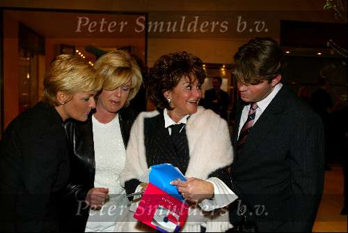 Amsterdam 2 maart 2002
Modeshow Mart Visser in het Hilton
Caroline Tensen Peter Gallas en Christine Kroonen
berg