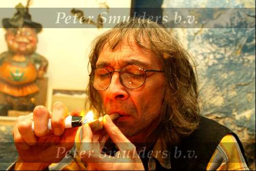 Haarlem 25 maart 2002
Engelsen op bezoek bij koffieshop Willie Wortel.
Chris Balwin Softdrugs