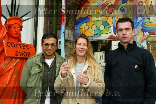 Haarlem 25 maart 2202
Coffeeshop Willie Wortel.
David Crane(r) Fats Shariff (l) and Maruska de Blaauw(m)
Coffeeshop