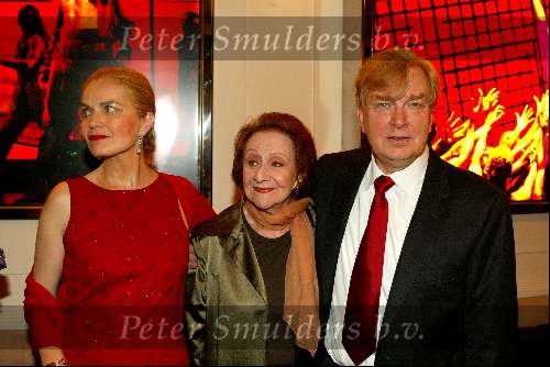 Scheveningen 25 maart 2002
Afscheid Henk v d Meyden in het circustheater.
Henk v d Meyden met vrouw en Conny Stewart
