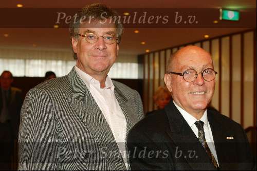 Amsterdam 16 maart 2002
modeshow paul schulten in okura hotel
Edgar Vos met vriend