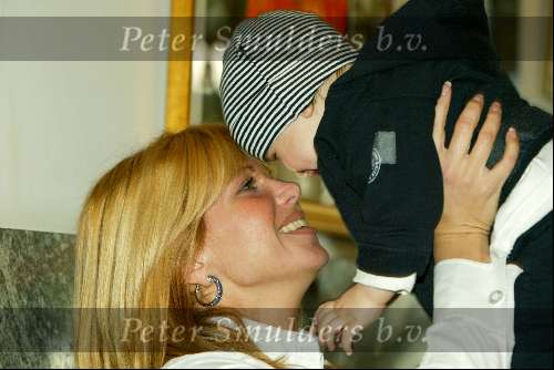 Amsterdam 16 maart 2002
Estelle Gullit met haar zoontje Maxime