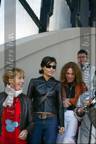 Parijs 15 maart 2002
Disneyland 10 jarig bestaan en opening nieuwe gedeelte.
Famke Janssen met familie