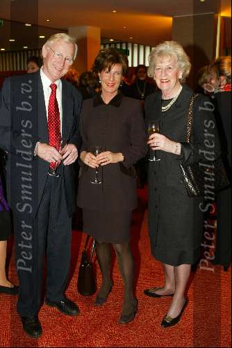 Amsterdam 16 maart 2002
modeshow Paul Schulten in het okura
Frans Andriessen met zijn vrouw en janneke Brinkman