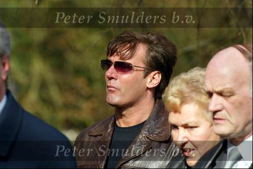 Velsen 9 maart 2002
Begrafenis vader Hans klok
Gerard Joling