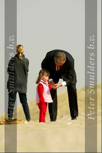 Noordwijk 30 maart 2002
Harry Mens met zijn dochters op het strand