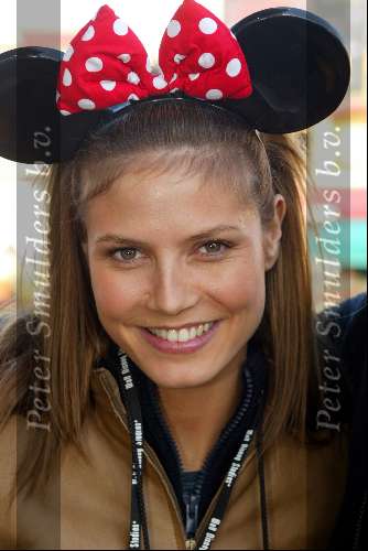 Parijs 15 maart 2002
Disneyland 10 jarig bestaan en opening nieuwe gedeelte.
Heidi Klum met man