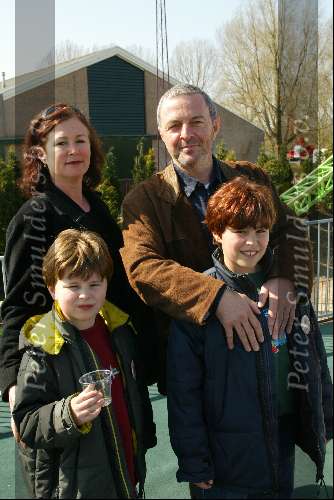 Dronten 29 maart 2002
Opening nieuwe attraktie in six flags.
Huub Stapel met gezin