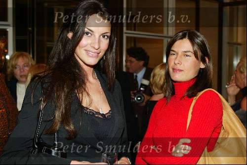 Amsterdam 2 maart 2002
Modeshow Mart Visser in het Hilton
Irene v d Laar met een vriendin