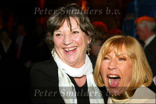 Hilversum 24 maart 2002
Gala  Willeke Alberti Foundation bij studio 21
Kitty Courbois met Willeke Alberti