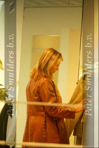Amsterdam 4 maart 2002
Linda de Mol shoppen op PC met vriendinnen.