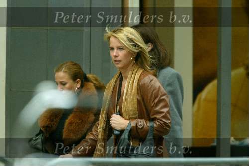Amsterdam 4 maart 2002
Linda de Mol shoppen op PC met vriendinnen.