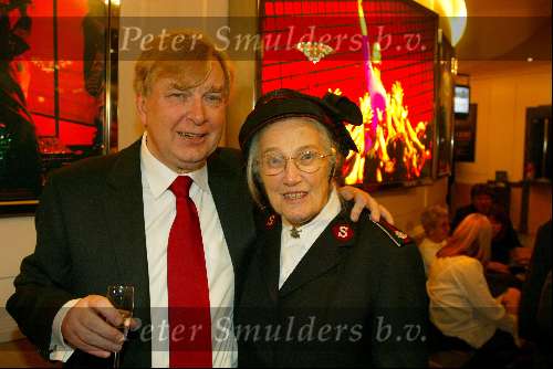 Scheveningen 25 maart 2002
Afscheid Henk v d Meyden in het circustheater.
Henk v d Meyden en Majoor Boszhard