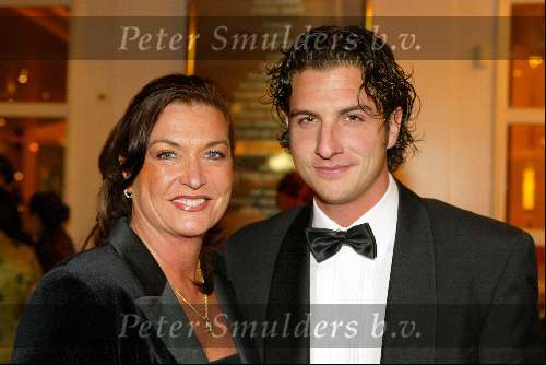 Scheveningen 25 maart 2002
Afscheid Henk v d Meyden in het circustheater.
Marianne Frequin en haar zoon Louis Frequin
