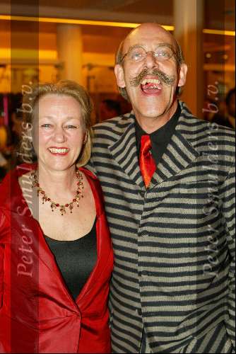 Scheveningen 25 maart 2202
Afscheid van Henk v d Meyden in het circustheater.
Maxi met vrouw