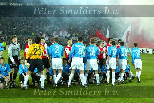 Rotterdam 21 maart 2002
Feyenoord-PSV 1-1 kwartfinale uefa cup
Ronald Waterreus Jan Vennegoor of Hesselink Andre Ooijer Mark v Bommel Theo Lucius en Ernest faber
Onderste rij: Wilfre Bouma Kapser Bogelund Dennis rommedahl Kezzman en Jan Heintze