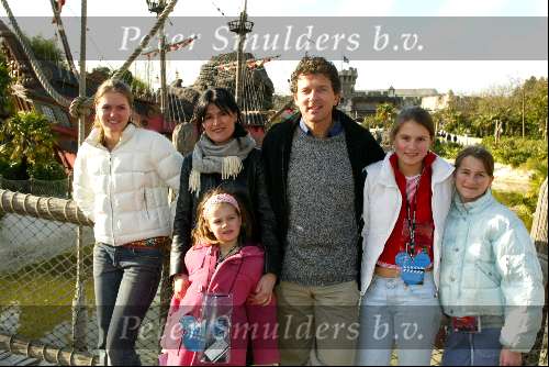 Disneyland Parijs 14 naart 2002
10 jarig bestaan disneyland
Robert ten Brink met gezin