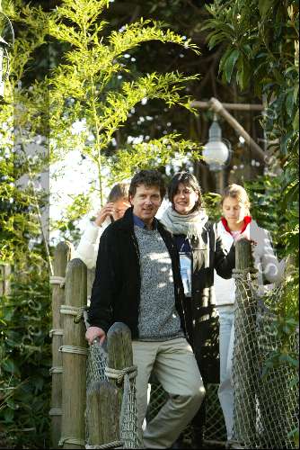 Disneyland Parijs 14 naart 2002
10 jarig bestaan disneyland
Robert ten Brink met gezin