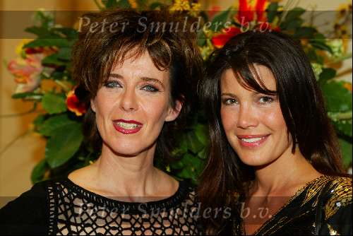 Amsterdam 12 maart 2002
Modeshow Monique Collignon in Sotheby\\\'s
Jet v d Meij met Robine v d Meer