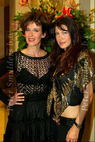 Amsterdam 12 maart 2002
Modeshow Monique Collignon in Sotheby\\\'s
Jet v d Meij met Robine v d Meer