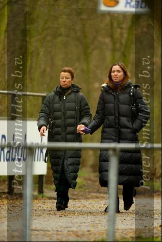 Lisse22 maart 2002
Suze Mens wandelen met dochter Marloes Mens