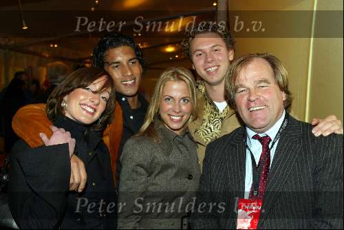 Amsterdam 14 februari 2002
Premiere Circus du Soleil bij Amsterdam Arena
Vivian reys met Jan v Dooren en vrienden