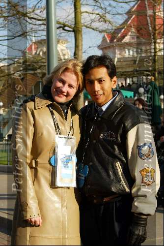 Disneyland Parijs 14 naart 2002
10 jarig bestaan disneyland
Wibi Soerjadi met vrouw
