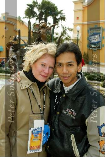 Parijs 15 maart 2002
Disneyland 10 jarig bestaan en opening nieuwe gedeelte.
Wibi Soerjadi met vrouw