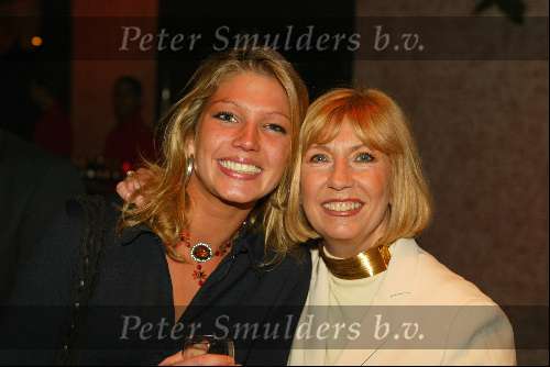 Hilversum 24 maart 2002
Gala  Willeke Alberti Foundation bij studio 21
Willeke Alberti met schoondochter