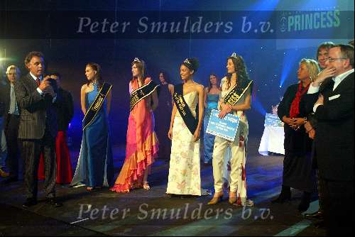 Antwerpen 23 maart 2003
Princess model of the year verkiezing in antwerpen.
miss nederland Loes Dicke en aline antoine (belgie)
