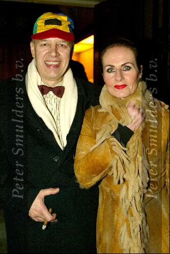Amsterdam 14 maart 2003
Afscheid thomas lepeltak in hotel park plaza
ans marcus met haar vriend wybe tuinman met sigaar