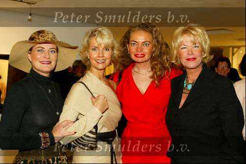 amstelveen 12 maart 2003
Opening expositie ans marcus bij jan v d togtmuseum.
vivian boelen coco de meyere en sheila de vries