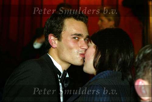 Amsterdam 10 maart 2003
Premiere liever verliefd in tushinski
edgar wurfbain met vriendin kussend