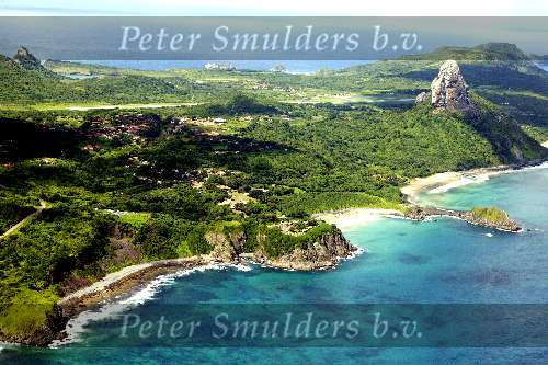 28 maart 2003 Fernando de Noronha  Brazilie 
Eiland met bergen zon strand mooie zee 
Fernando de Nolronha