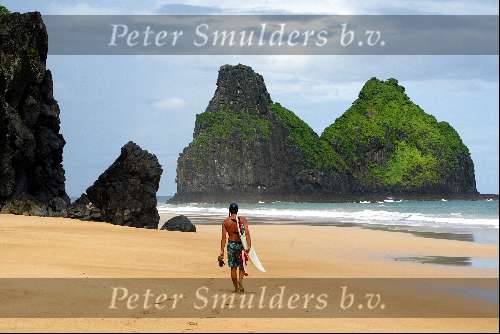 28 maart 2003 Fernando de Noronha  Brazilie 
Eiland met bergen zon strand 
Fernando de Nolronha