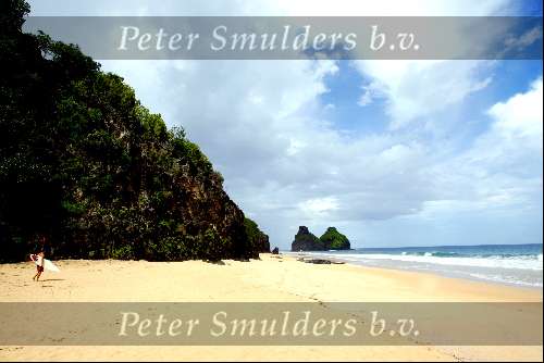 28 maart 2003 Fernando de Noronha  Brazilie 
Eiland met bergen zon strand 
Fernando de Nolronha