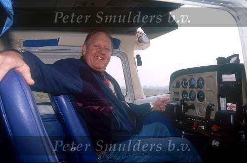 Henk Wijngaarden in zijn vliegtuigje