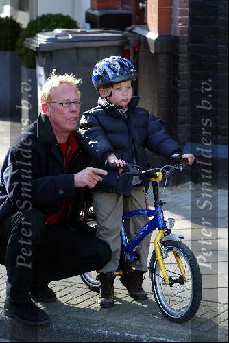 Amsterdam 14 maart 2003
jack spijkerman met zoontje op de fiets