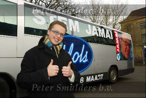 Den Haag 3 maart 2003
Jamai idols bij noordeinde met bus