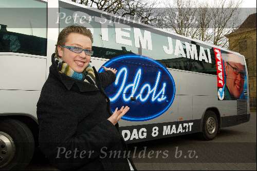 Den Haag 3 maart 2003
Bus van Jamai idols bij paleis Noordeinde