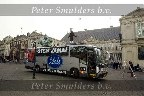Den Haag 3 maart 2003
Jamai idols en Jim idols hun bus bij Noordeinde