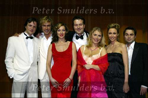 Amsterdam 10 maart 2003
Premiere liever verliefd in tushinski
cast liever verliefd. wendy v dijk, miryanna v reeden, chris zeegers romijn conen elle v rijn en michael pas