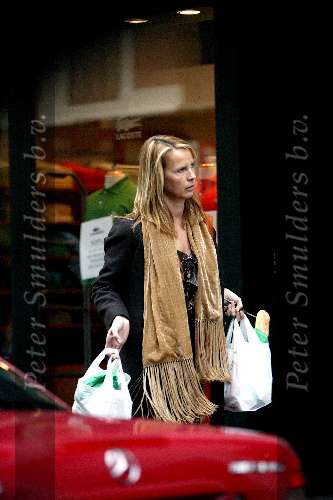 Amsterdam 8 maart 2003
Linda de mol shoppen op pc