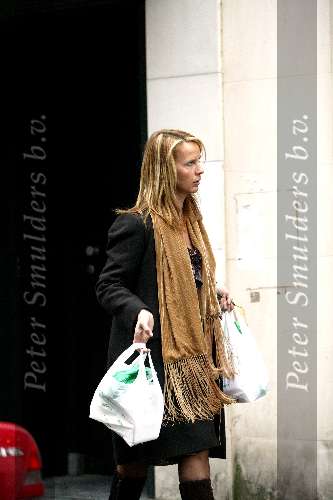 Amsterdam 8 maart 2003
Linda de mol shoppen op pc