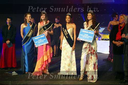 Antwerpen 23 maart 2003
Princess model of the year verkiezing in antwerpen.
miss nederland Loes Dicke en aline antoine (belgie)