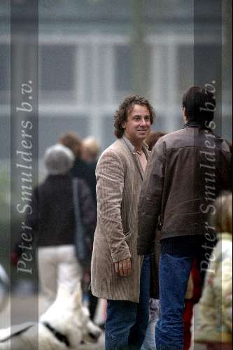Blaricum 19  maart 2003
Marco Borsato op fiets en op schoolplein
